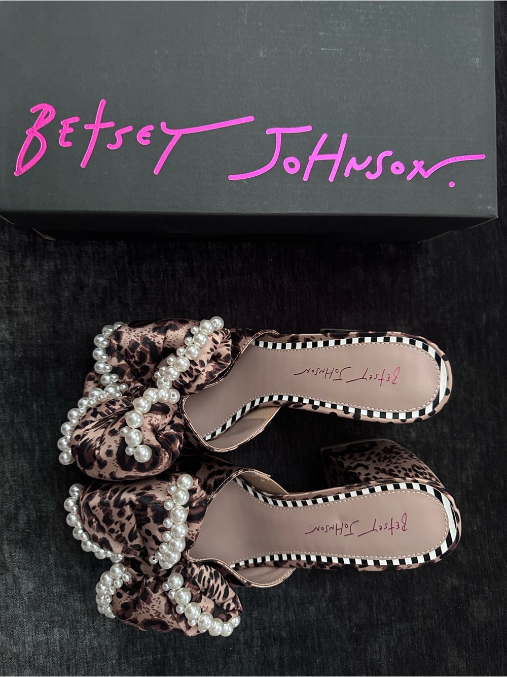 NIB Betsey Johnson Maccie Leopard Pearl Bow Platform Heels Size 10
